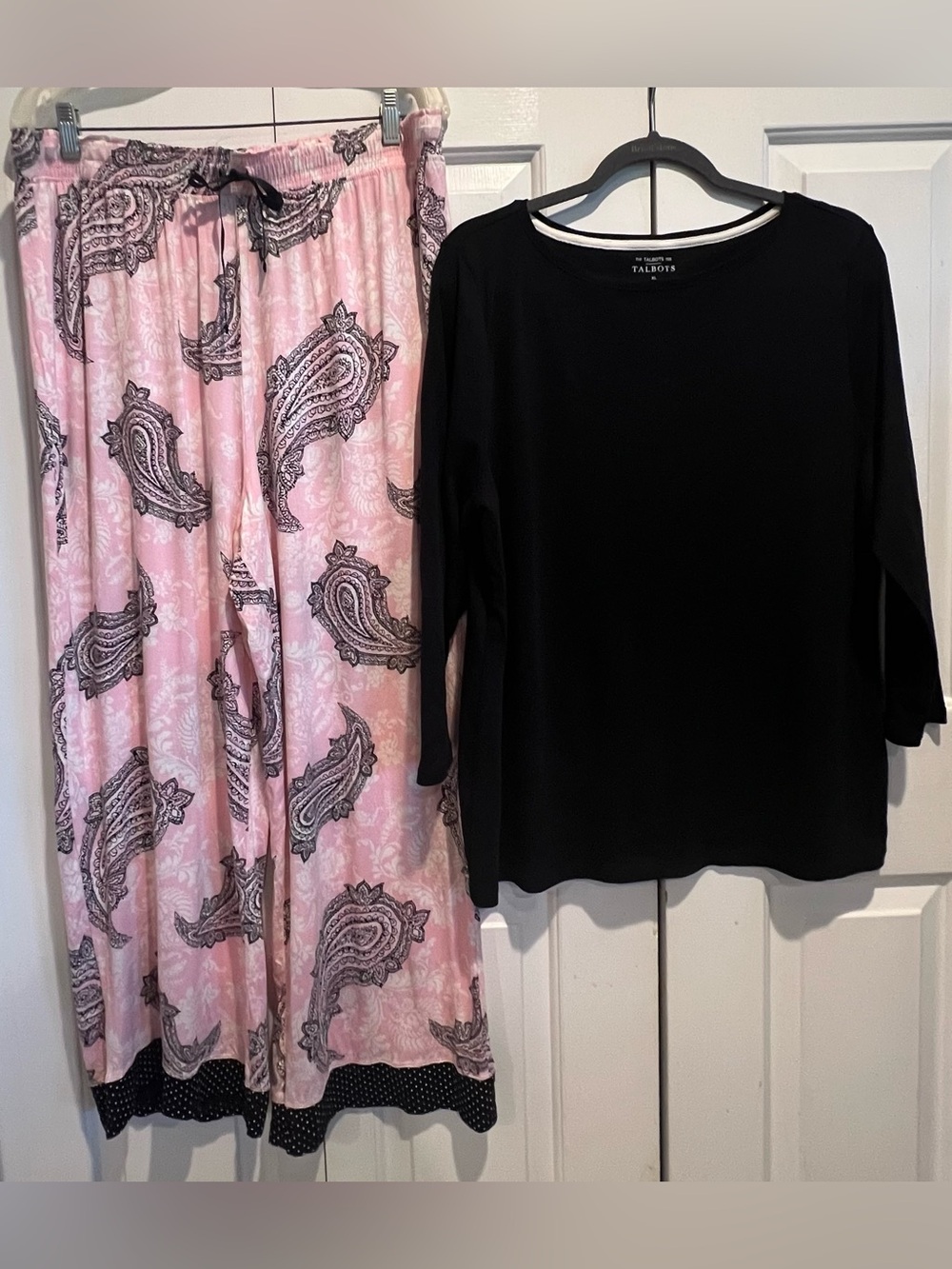 2Pc PJ Set 🩷🖤Pink Paisley Lounge Pants & Black TALBOTS Long Sleeve Tee
